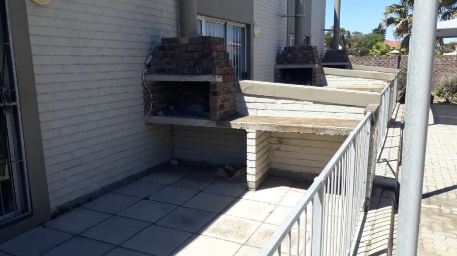 To Let 1 Bedroom Property for Rent in Humewood Eastern Cape